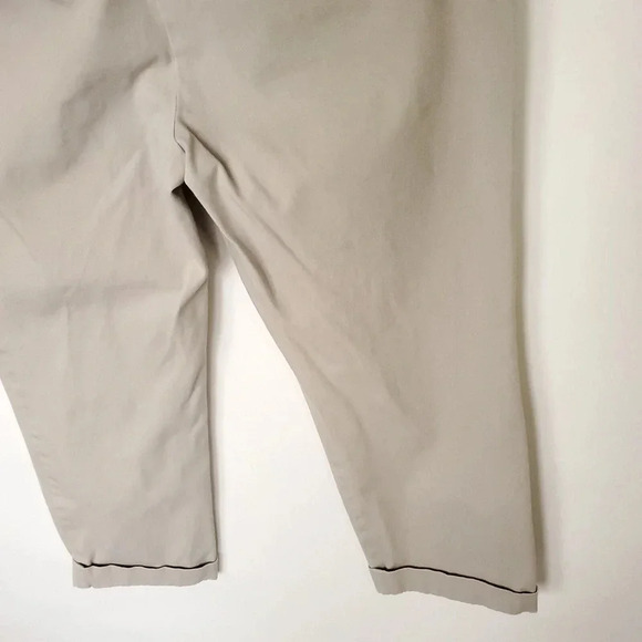Chicos Womens Pants Size 1 (Medium) Beige Tan Straight Leg Capri Solid Cropped - Picture 6 of 10
